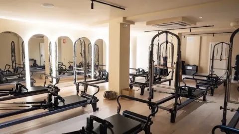 Intuė Pilates & Barre - Barcelona, Barcelona